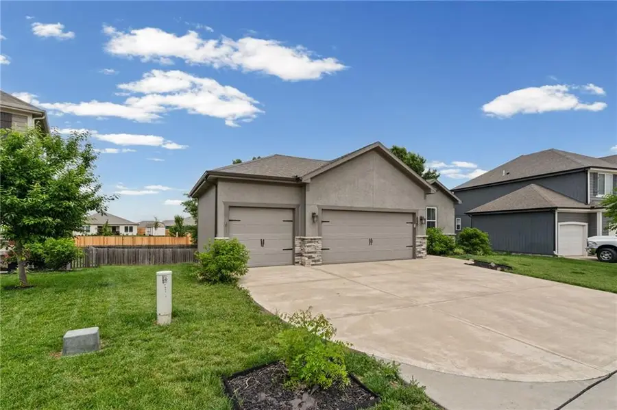 605 SE Colonial Drive, Blue Springs, MO 64014 - #3