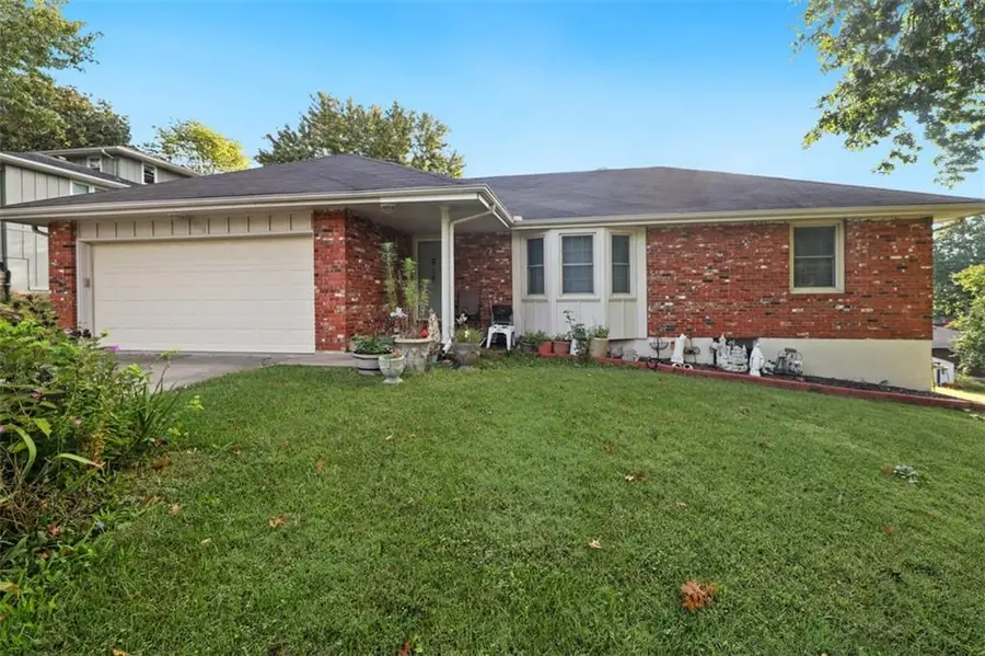5909 N Broadway Street, Gladstone, MO 64118 - #2