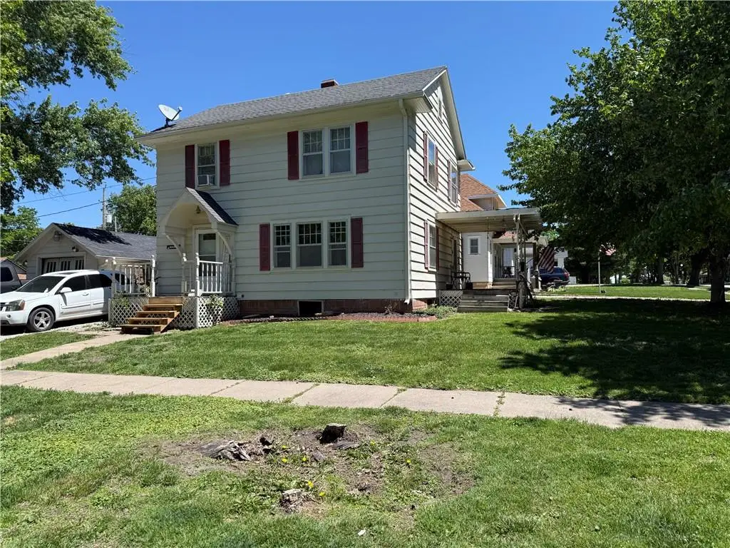 214 Miami Street, Hiawatha, KS 66434 - #1