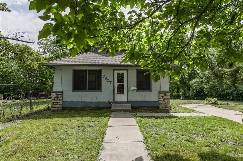 7907 Chestnut Avenue, Kansas City, MO 64132 - #1