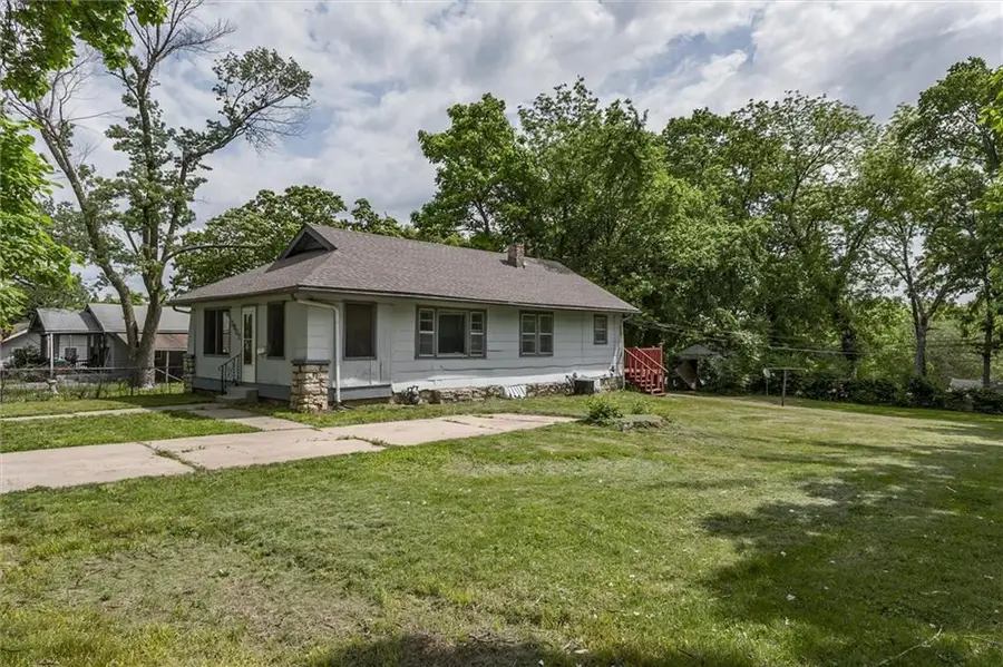 7907 Chestnut Avenue, Kansas City, MO 64132 - #2