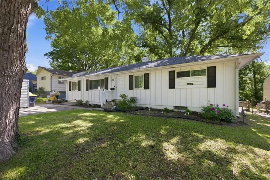 11301 Spring Valley Road, Kansas City, MO 64134 - #2