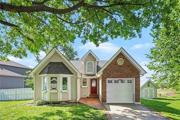 105 Sixth Street, Smithville, MO 64089