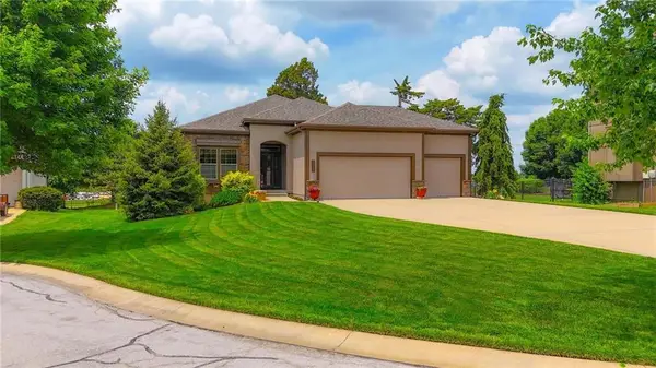 10830 S Deer Run Street, Olathe, KS 66061