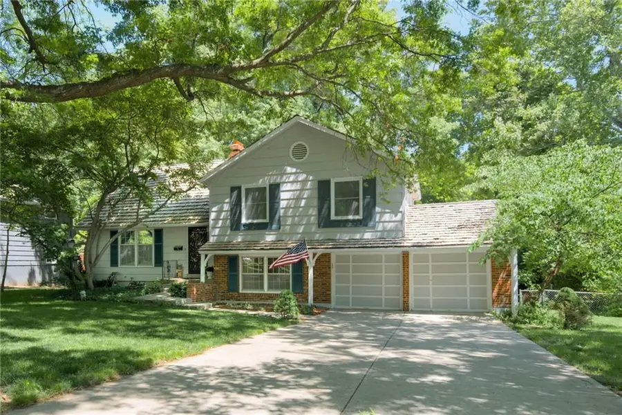 7225 Booth Street, Prairie Village, KS 66208 - #2
