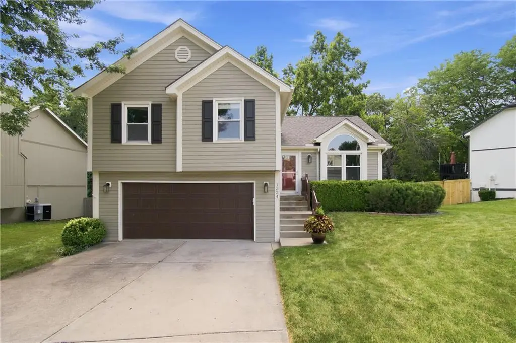 7324 N Richmond Avenue, Kansas City, MO 64158 - #1