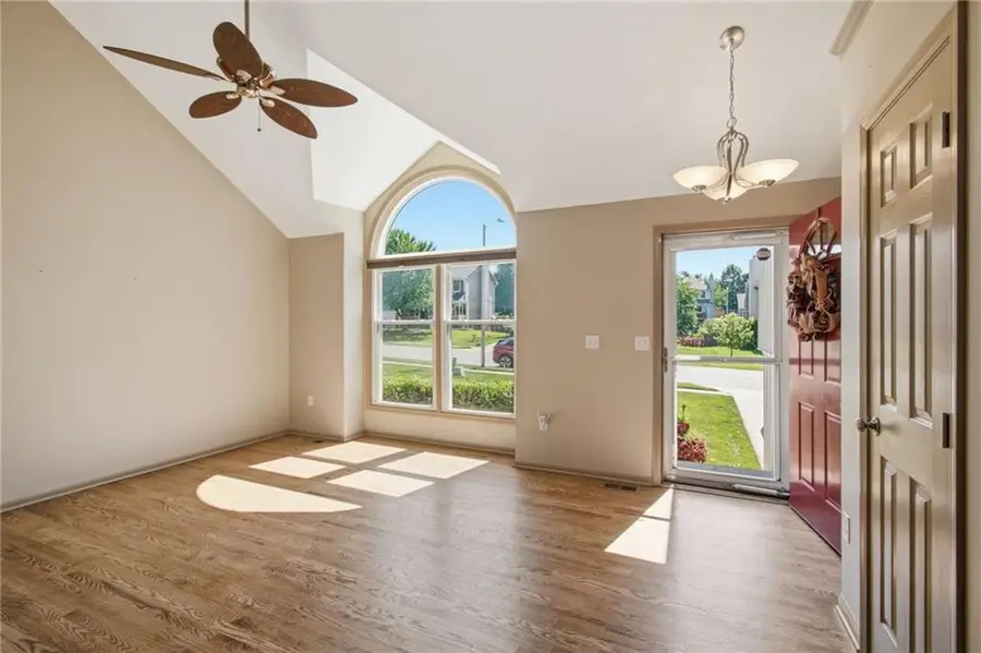 7324 N Richmond Avenue, Kansas City, MO 64158 - #2