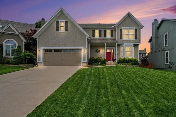 8616 W 127th Place, Overland Park, KS 66213