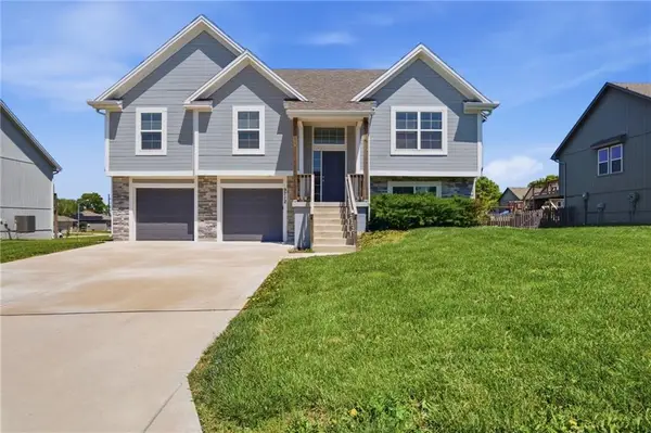 9712 E 221st Street, Peculiar, MO 64078