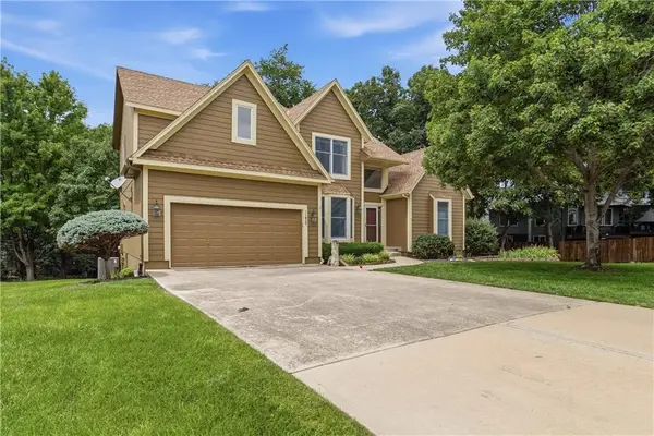 11820 Skyview Lane, Olathe, KS 66061