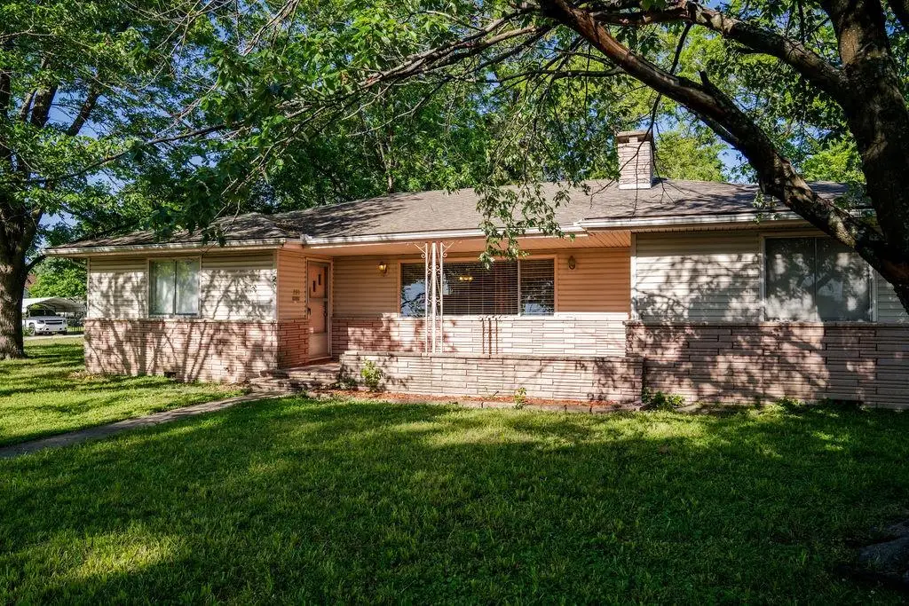 2302 Crawford Avenue, Parsons, KS 67357 - #1