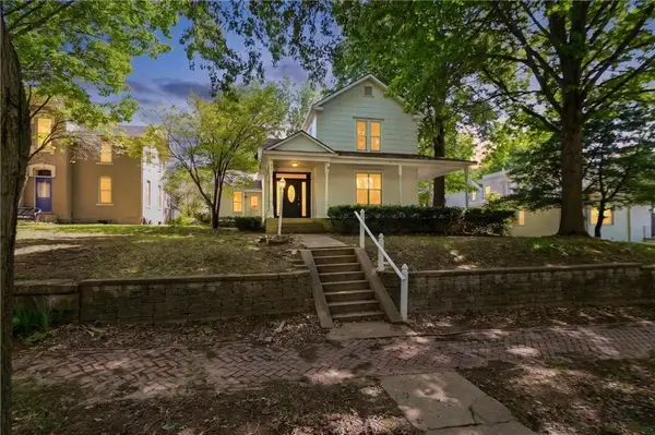 613 Chestnut Street, Leavenworth, KS 66048