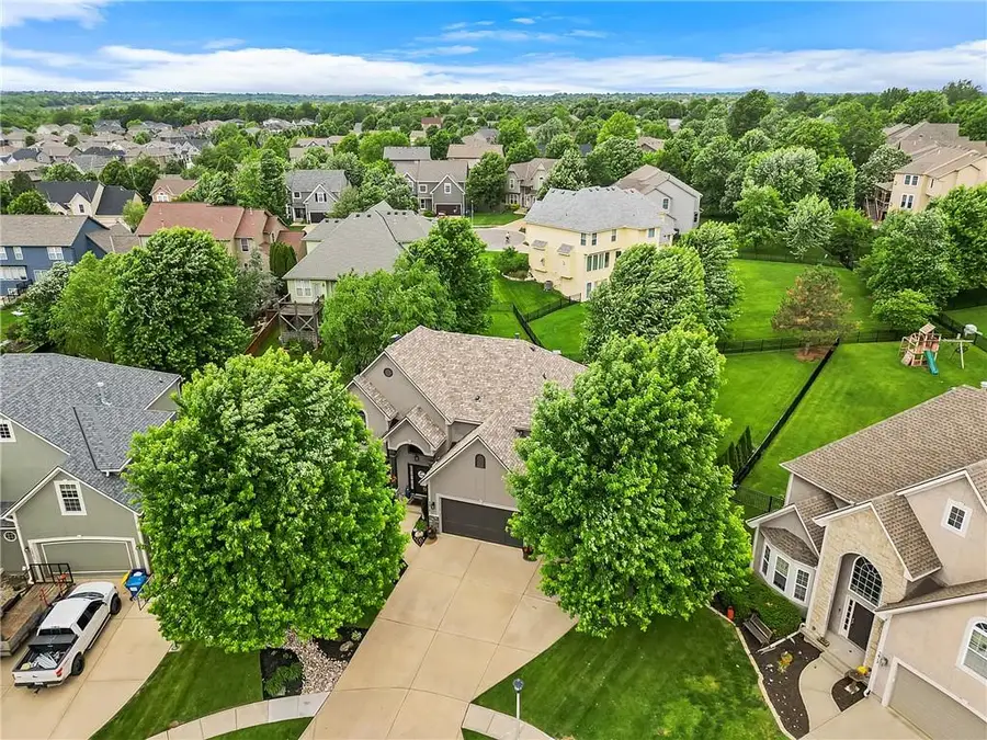 5816 Longview Street, Shawnee, KS 66218 - #2
