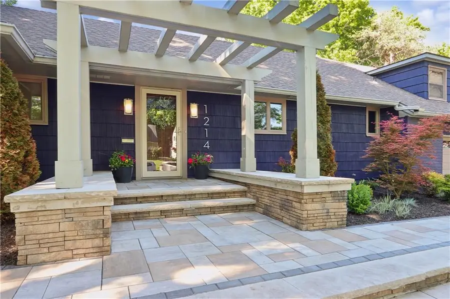 1214 W Gregory Boulevard, Kansas City, MO 64114 - #2
