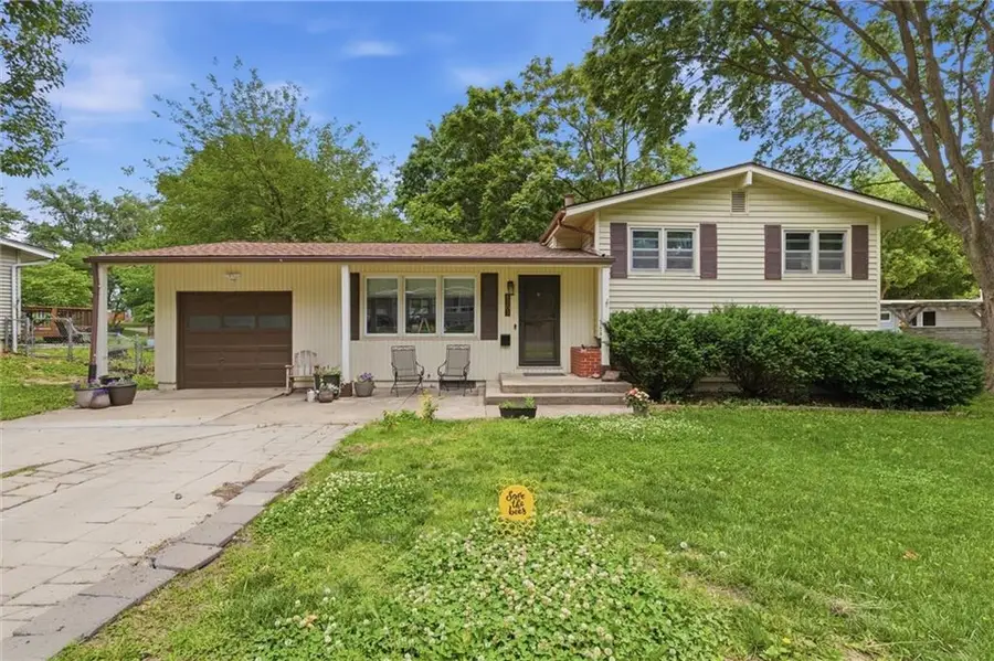 6303 N Park Avenue, Gladstone, MO 64118 - #2