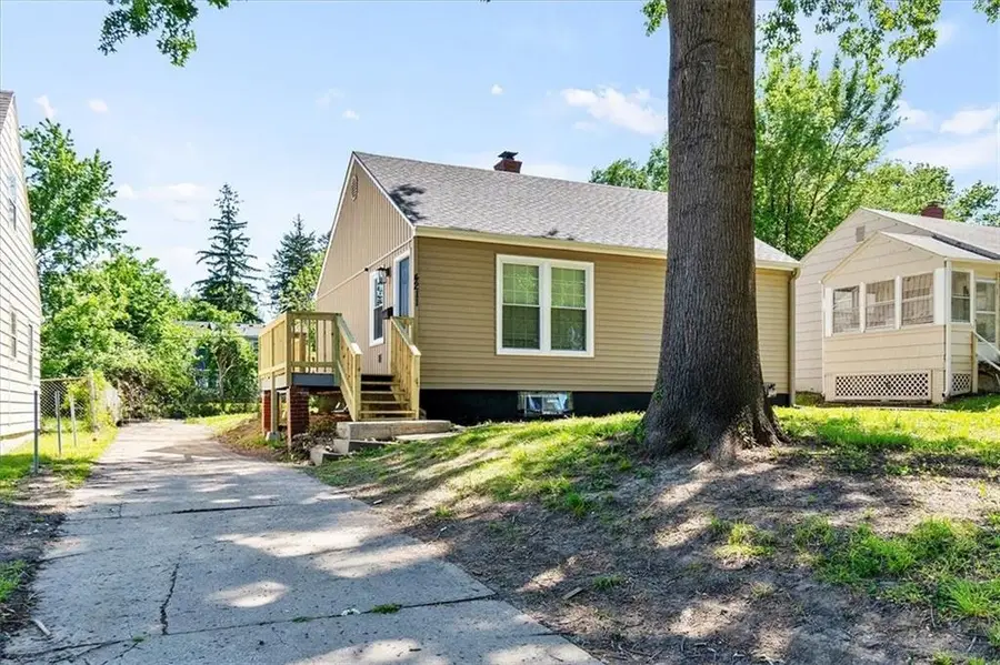 4211 E 67th Terrace, Kansas City, MO 64132 - #3