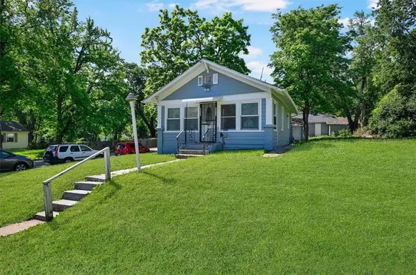 2917 E 61st Street, Kansas City, MO 64130