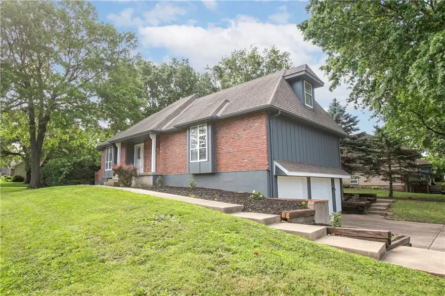 115 N Park Drive, Raymore, MO 64083 - #2
