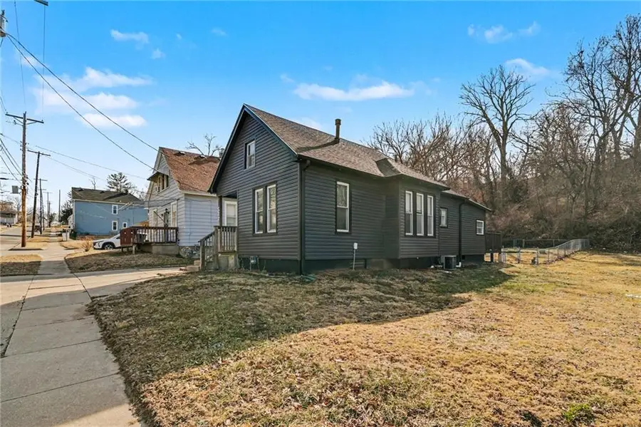 522 W Chestnut Street, Saint Joseph, MO 64505 - #3