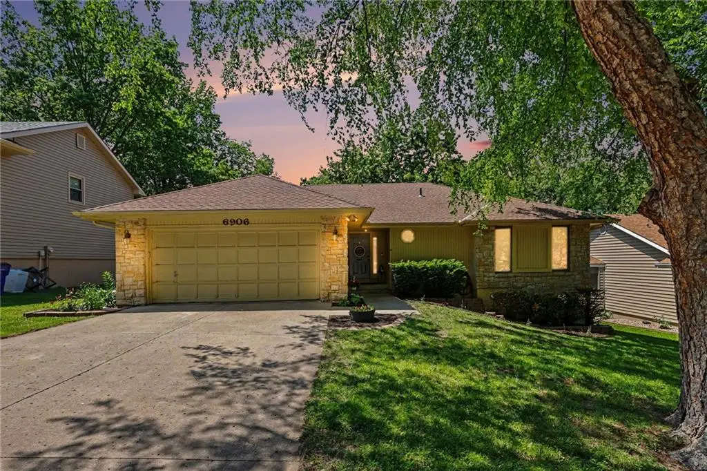 6906 N Flora Avenue, Gladstone, MO 64118 - #1