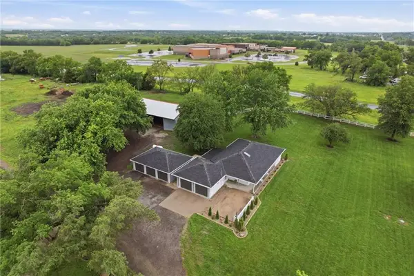 17341 158th Street, Basehor, KS 66007