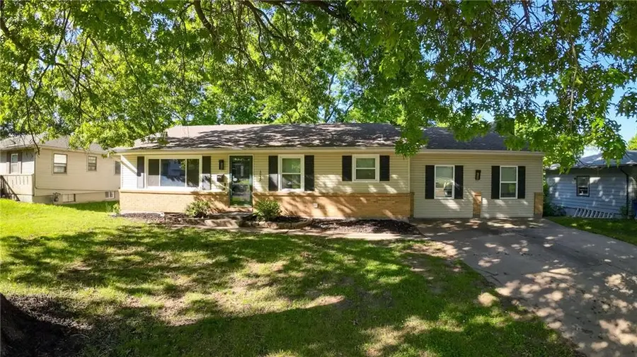 1512 NW B Street, Blue Springs, MO 64015 - #2