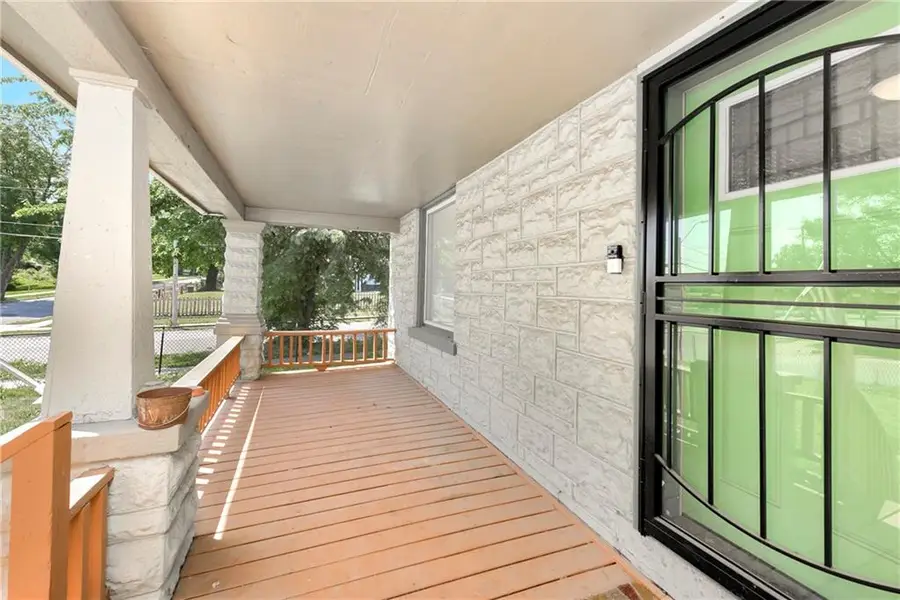 3442 Wabash Avenue, Kansas City, MO 64109 - #2
