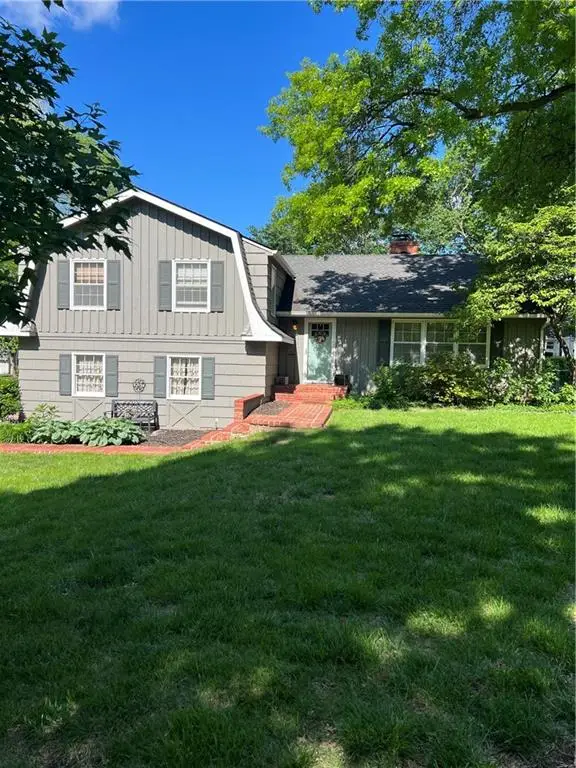 8444 Beverly Drive, Overland Park, KS 66207