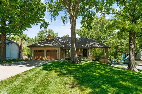 11524 Rosehill Road, Overland Park, KS 66210