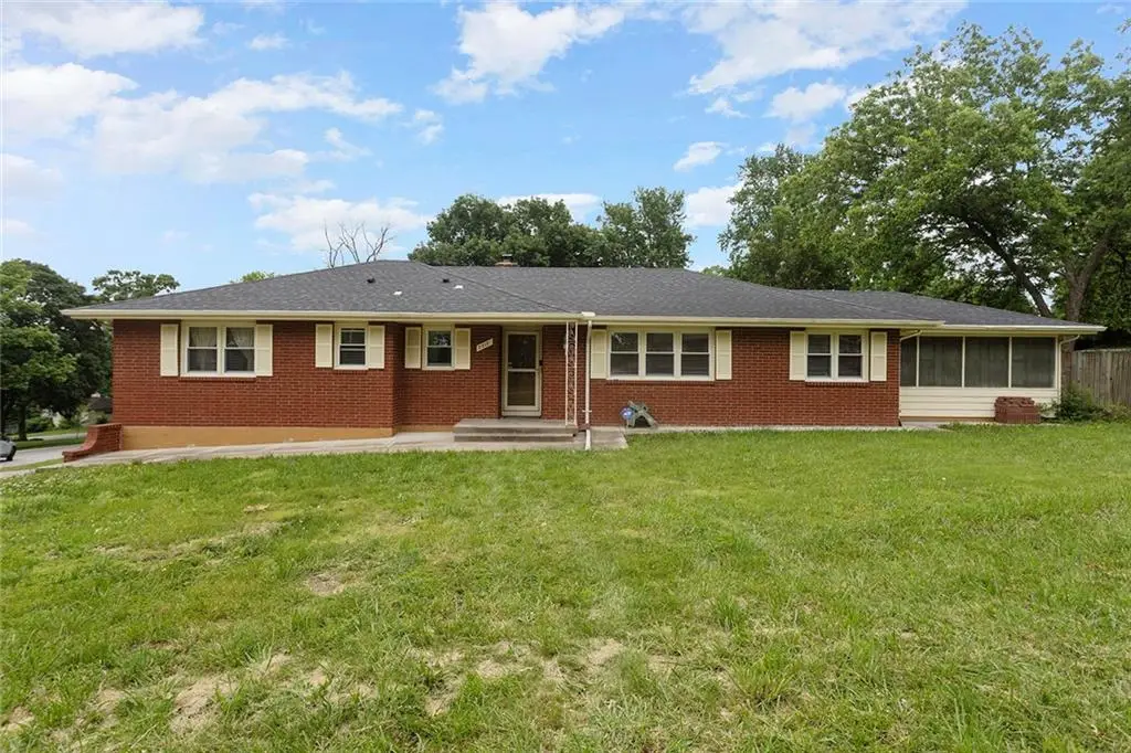 7517 N Central Street, Gladstone, MO 64118 - #1