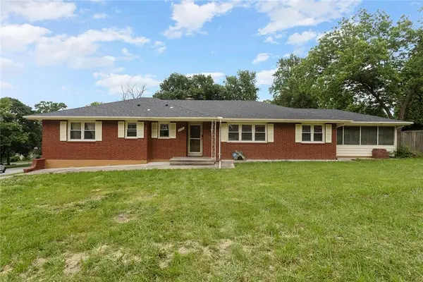 7517 N Central Street, Gladstone, MO 64118