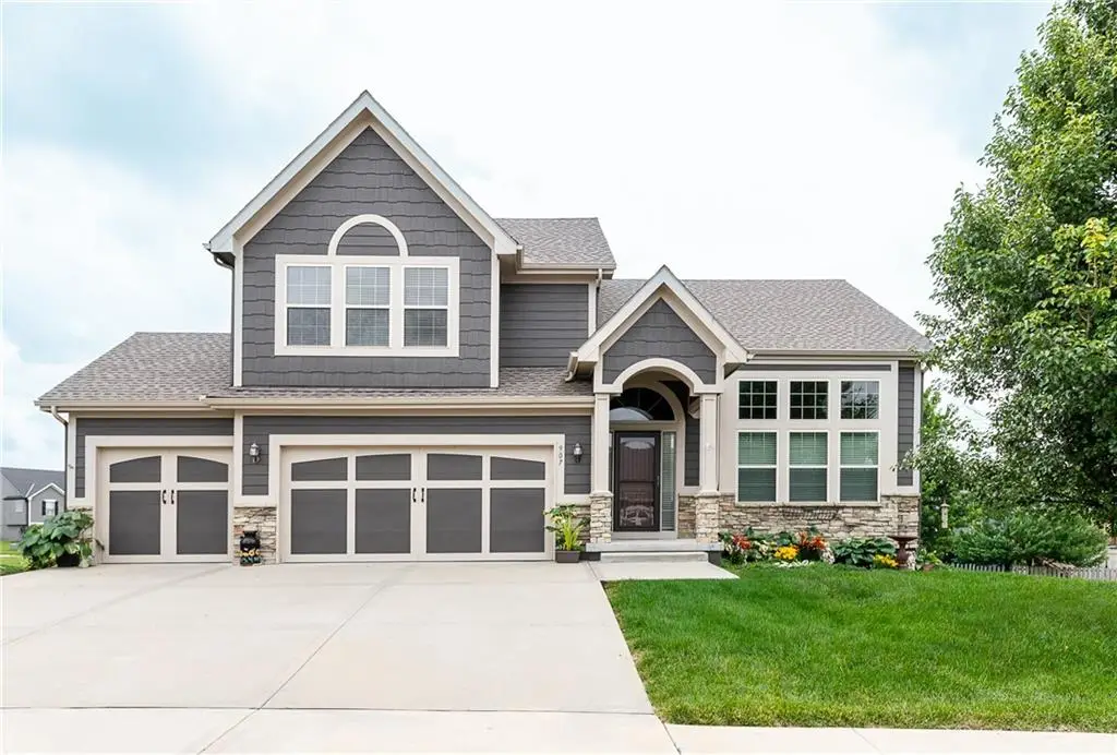 907 N Cottonwood Avenue, Kearney, MO 64060 - #1