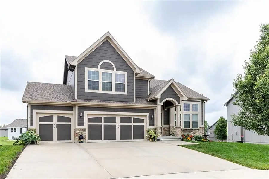 907 N Cottonwood Avenue, Kearney, MO 64060 - #2