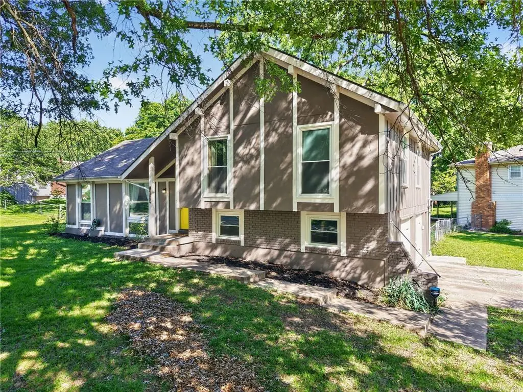 12524 Cambridge Avenue, Grandview, MO 64030 - #1