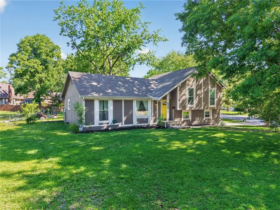12524 Cambridge Avenue, Grandview, MO 64030 - #3