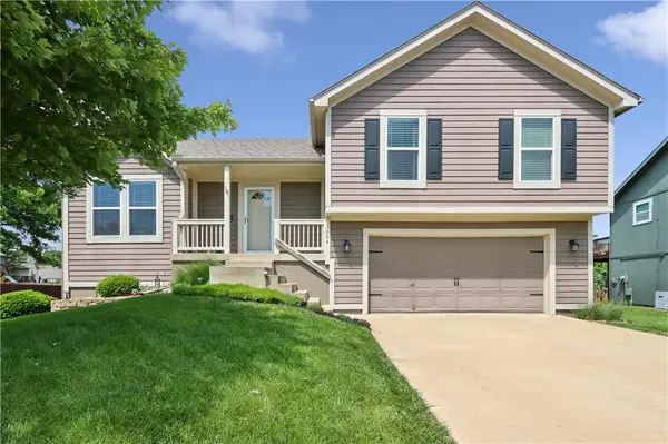1004 E Pumpkin Ridge Street, Gardner, KS 66030