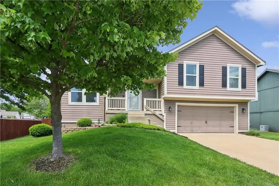 1004 E Pumpkin Ridge Street, Gardner, KS 66030 - #2