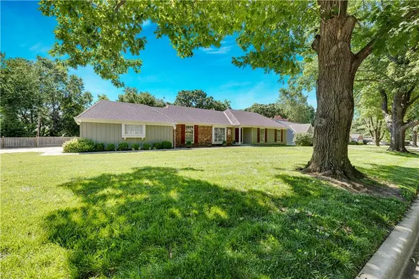 10339 Sagamore Road, Leawood, KS 66206