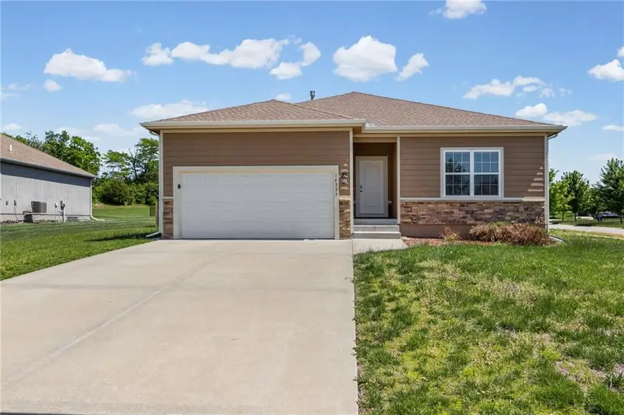 14229 S Landon Street, Olathe, KS 66061 - #2