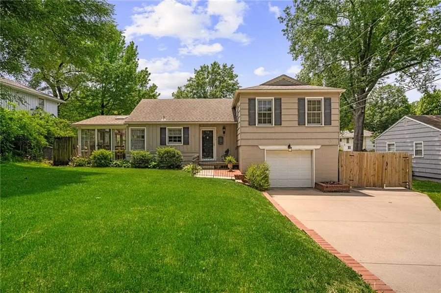 4505 W 77th Street, Prairie Village, KS 66208 - #3