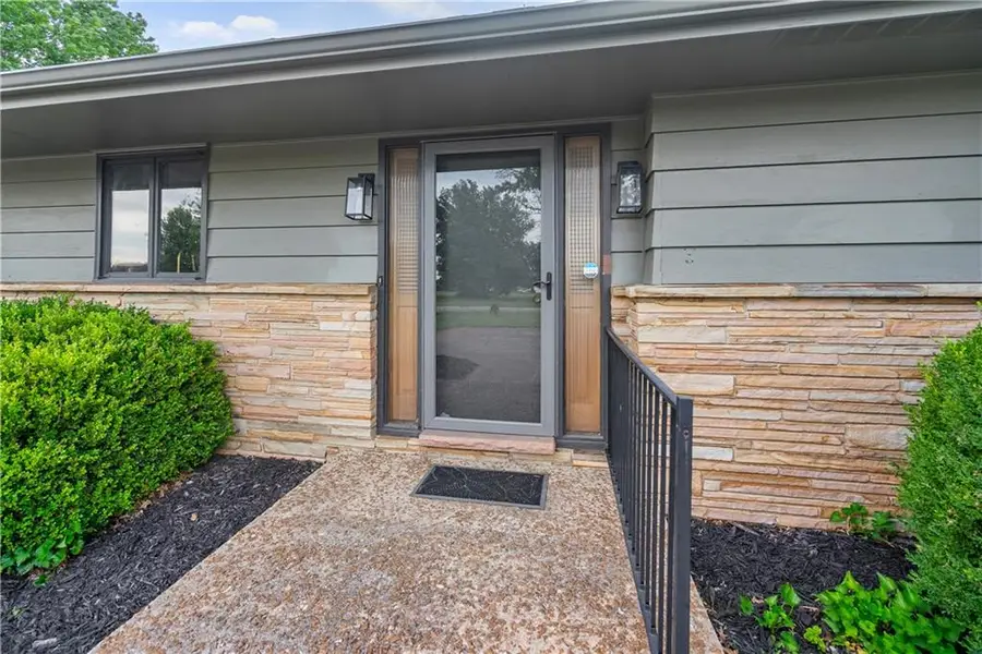 515 Barton Avenue, Parsons, KS 67357 - #2