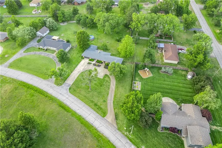 515 Barton Avenue, Parsons, KS 67357 - #3