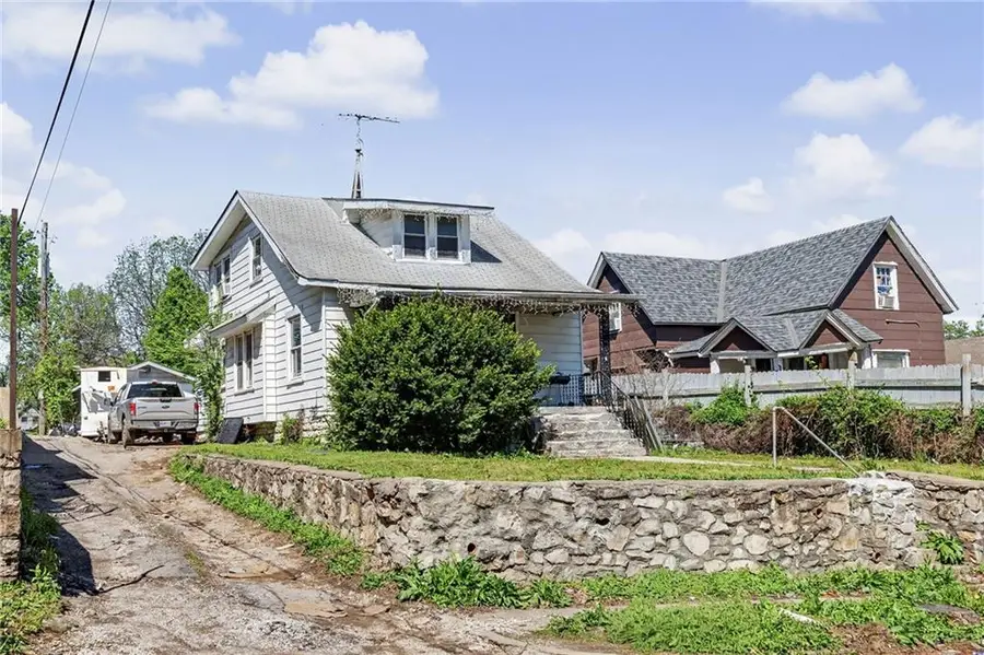 1612 Topping Avenue, Kansas City, MO 64126 - #2