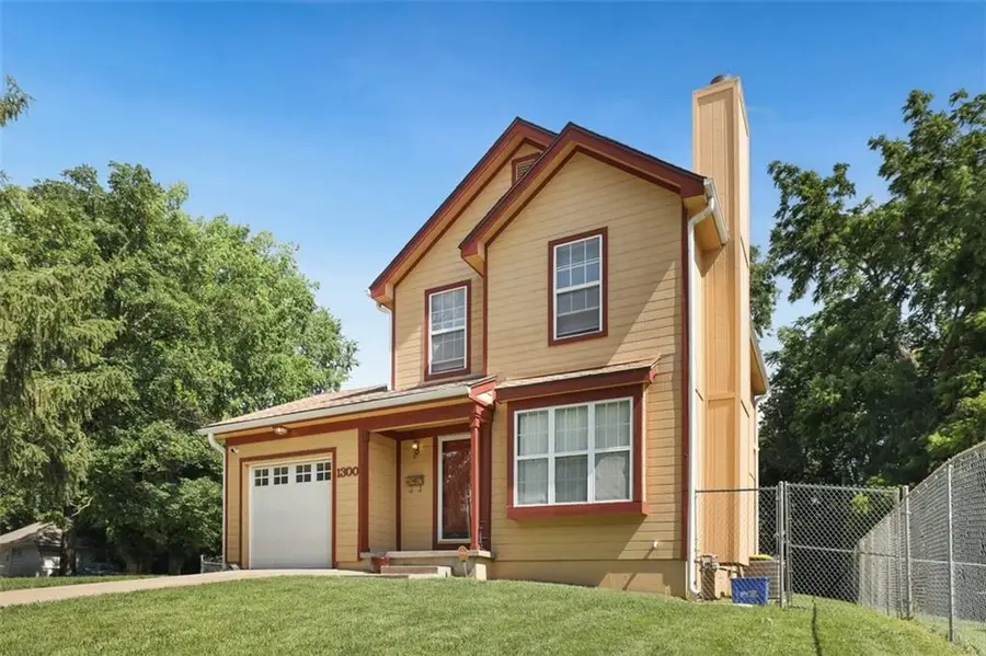 1300 E 41st Street, Kansas City, MO 64110 - #2