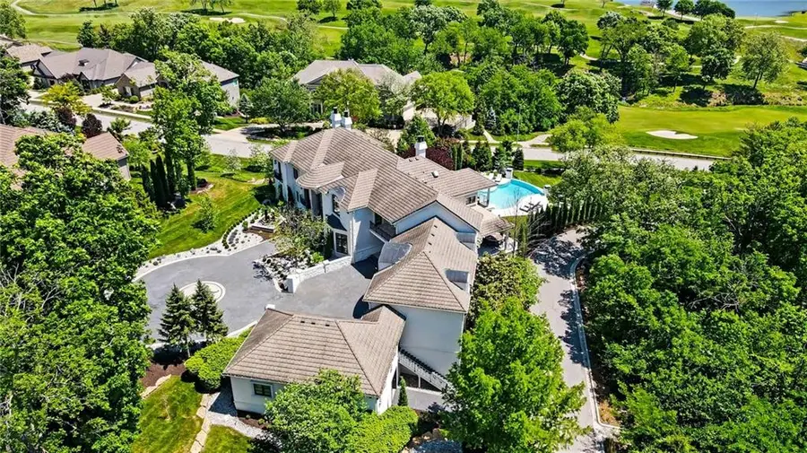 6924 Watson's Country Lane, Parkville, MO 64152 - #2
