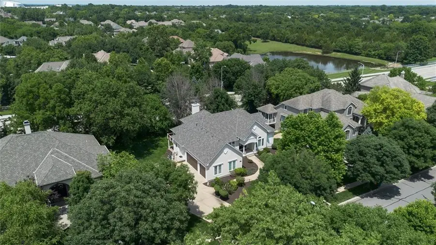 5002 W 143rd Terrace, Leawood, KS 66224 - #3