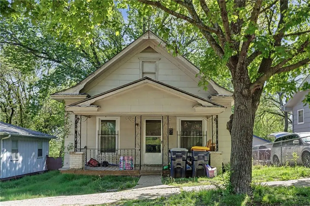 915 Fremont Avenue, Kansas City, MO 64126 - #1