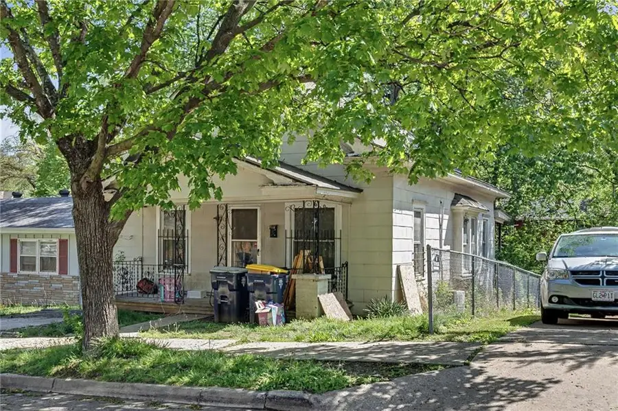 915 Fremont Avenue, Kansas City, MO 64126 - #2