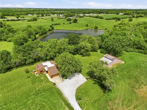 18520 178th Street, Tonganoxie, KS 66086