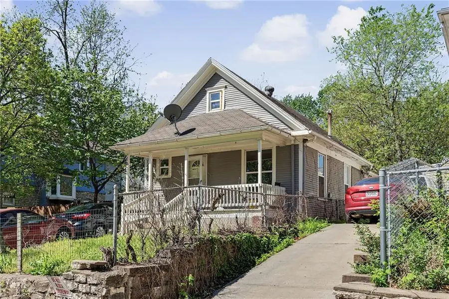 1632 Topping Avenue, Kansas City, MO 64126 - #2